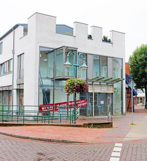 Nur vorübergehend leer: In das ehemalige Wäschehaus Kammann in der Teichstraße zieht demnächst das Schuhhaus Steffens ein. Foto: jm