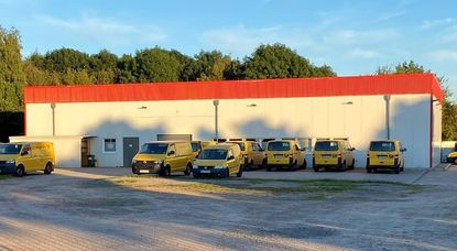 Am neuen Standort im Gewerbegebiet mit mehr als 450 Quadratmetern arbeiten insgesamt 16 Mitarbeiter*innen Fotos: ahil