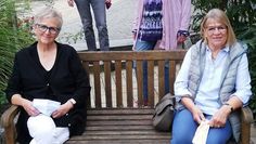 Begleiten Sterbende und Angehörige: Marita Lindhammer und Christa Fritsch (vorne, v. li.) sowie Elsabeth Horlboge (hinten li.) und Claudia Kiel-Wieber vom Ambulanten Hospizdienst. Foto: lst
