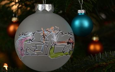 Udo Lindenberg und Ina Müller haben den außergewöhnlichen Weihnachtsschmuck kreiert. Foto: Laufer