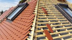 Eine Sanierung und Dämmung alter Dächer lohnt sich gleich mehrfach - für die Umwelt ebenso wie für die eigene Haushaltskasse.
 Foto: djd/Paul Bauder/Getty Images/Brand X