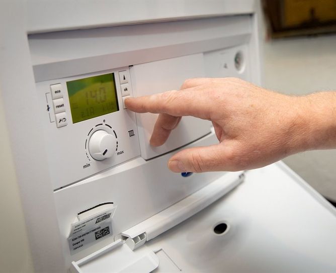 Umsteigen auf moderne Gas-Heiztechnik: Im Zuge der Aktionswochen erhalten Hauseigentümer attraktive Zusatzprämien. Foto: djd/Zukunft ERDGAS/Michael Setzpfandt