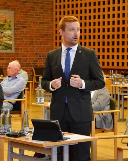 Der CDU-Vorsitzende Dirk-Frederik Stelling erläuterte einen Antrag. Foto: rgp