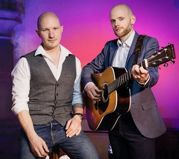 Das britische Duo „Bookends“ kommt am 22. Oktober in die Stadthalle, um die ursprünglich für April geplante Simon &amp; Garfunkel Tribute Show nachzuholen.  Foto: eb