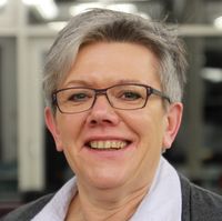 Teilnehmer*innen der Talkrunde (von links): Jutta Rühlemann, Ralf Meister und Janna Eckert. Nicht im Bild: Jürgen Heuser und Jens Klemm. Fotos: eb