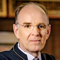 Teilnehmer*innen der Talkrunde (von links): Jutta Rühlemann, Ralf Meister und Janna Eckert. Nicht im Bild: Jürgen Heuser und Jens Klemm. Fotos: eb