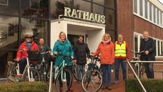 Einer hätte es fast nicht heil zurückgeschafft: An der L149 wurde es auf der Ausschuss-Fahrradtour kurz brenzlig.  Foto: eb