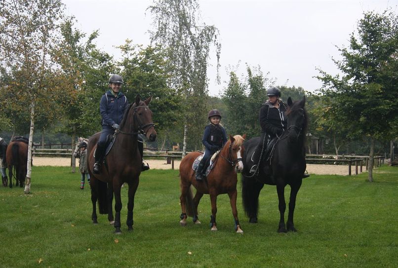 Kleine und große Reiter*innen nahmen an der Rallye teil. Foto: eb