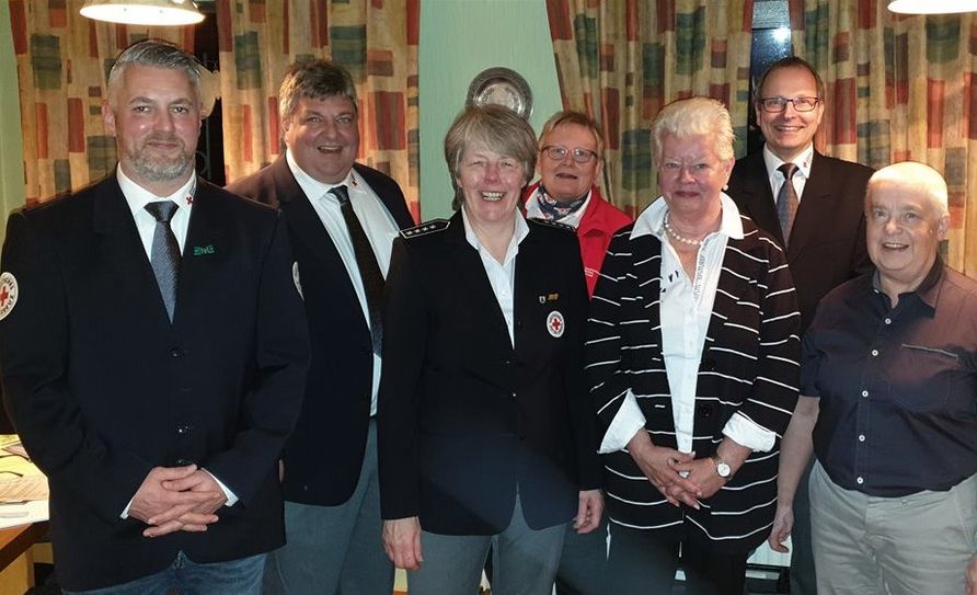Teile des Vorstands standen bei der Jahreshauptversamlung des DRK Schwanewede zur Wahl - und wurden im Amt bestätigt.  Foto: eb