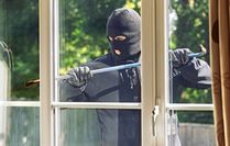 Materielle Schäden lassen sich versichern - psychische Folgen hingegen nicht. Opfer von Einbrechern leiden oft noch jahrelang unter den Folgen. Foto: djd/LISTENER Sicherheitssysteme GmbH/thx