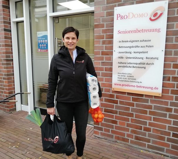 Anna Maria Lührs bietet während des Lockdowns einen kostenlosen Einkaufsservice für Senioren an.  Foto: lst