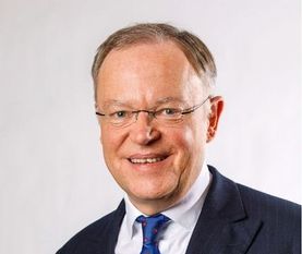 Niedersachsens Ministerpräsident Stephan Weil sprach per Videokonferenz mit Gewerbetreibenden und Vereinsmitgliedern aus Schwanewede. Foto: Niedersächsische Staatskanzlei/Philipp von Ditfurth