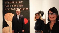 Läuft bei denen: Cihan Cakmak (in der Mitte) hat den Nachwuchspreis und Marie S. Ueltzen den Sonderpreis im Rahmen des Paula Modersohn-Becker Kunstpreises abgestaubt. Foto: pvio