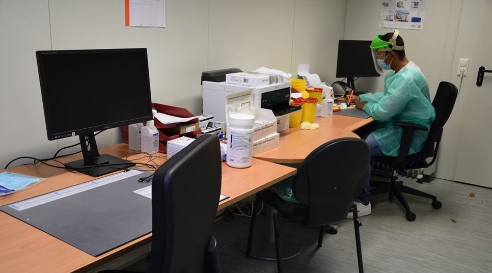 Im neu eingerichteten Containment-Cencter in Osterholz-Scharmbeck sollen symptomfreie Personen aus Bildungs- und Pflegeeinrichtungen auf das Coronavirus getestet werden.  Foto: eb