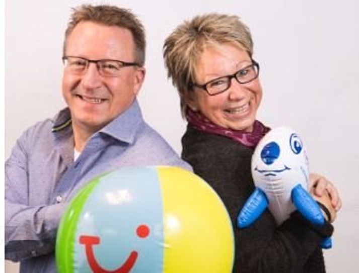 Ein Bild aus besseren Zeiten: Volker Dinkun und Tatjana Koch vo den Osterholzer ReiseStudios am Markt.
