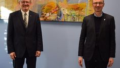 Cord-Heinrich Kröger (rechts) und Landrat Bernd Lütjen (links) blicken voller Tatendrang in die Zukunft.  Foto: eb