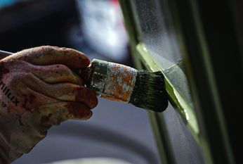 Maler und Lackierer sind auch in Pandemiezeiten stark gefragt. Jetzt sollen sie mehr Geld bekommen, fordert die IG BAU. Foto: IG Bau