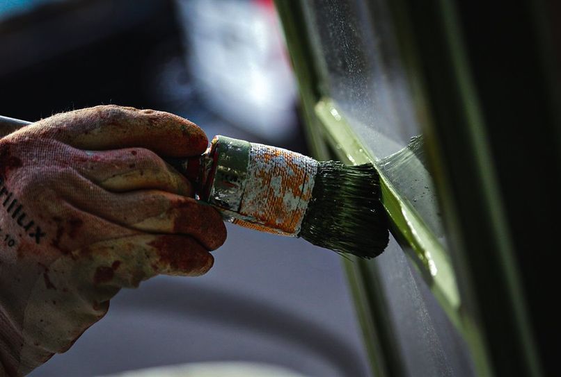 Maler und Lackierer sind auch in Pandemiezeiten stark gefragt. Jetzt sollen sie mehr Geld bekommen, fordert die IG BAU. Foto: IG Bau