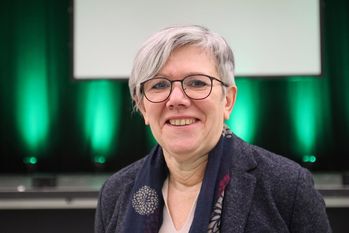 die nächsten Schritte des neuen Kirchenzentrums vor: Jutta Rühlemann. Foto: Roland Hofer