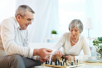 Um in Form zu bleiben, braucht das Gehirn eine gute Versorgung und regelmäßiges Training.
 Foto: djd/Telcor Forschung/pressmaster - Fotolia