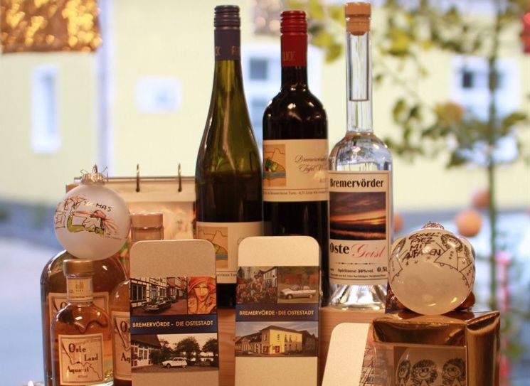 In der Weinhandlung Kanaan gibt es tolle Geschenke aus Bremervörde.  Foto: eb