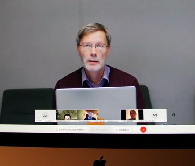 Dr. Joachim Wiedner vom Veterinäramt des Landkreis informierte in einem Vortrag vor allem die betroffene Jägerschaft über den aktuellen Sachstand in Sachen Afrikanische Schweinepest.   Foto: ue