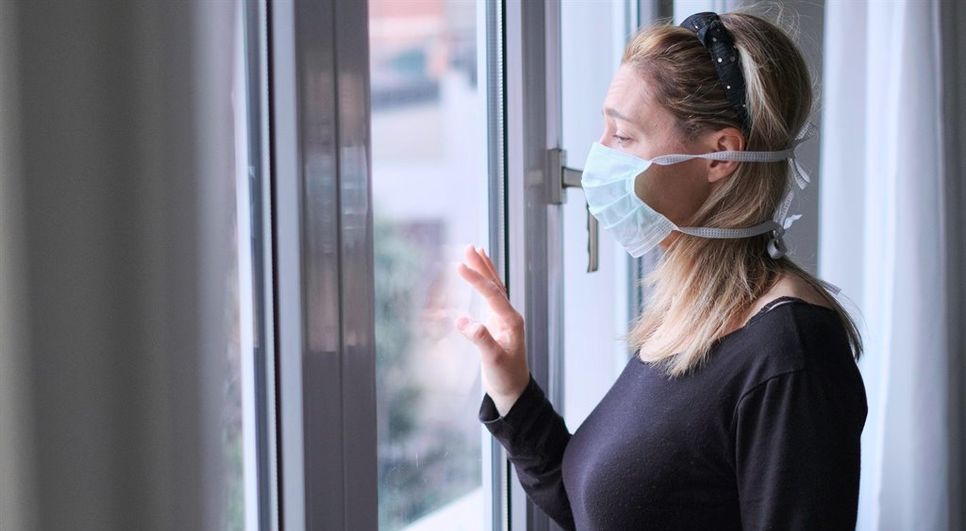 In Zeiten von Corona fühlen sich viele Menschen besonders einsam. Foto: Adobe/Luca Lorenzelli