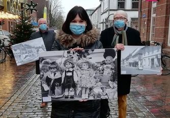 Citymanagerin Bärbel Hensel, Volksbank-Regionaldirektor Frank Wassermann (li.) und Heimatchronist Rainer Brandt laden ein zur Fotoausstellung in der Innenstadt. Foto: lst