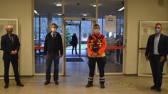 Hermann Luttmann (v.li.), Dr. Michael Bohlmann, Chris Knoblauch und Siegfried Ristau im Impfzentrum Zeven.  Foto: eb