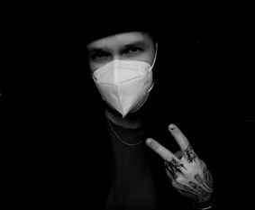 In Quarantäne wird man zum Gespenst seiner selbst: Hoffentlich darf er am 22. Dezember wieder raus: Unser leitender Redakteur Patrick Viol ist an Covid-19 erkrankt.