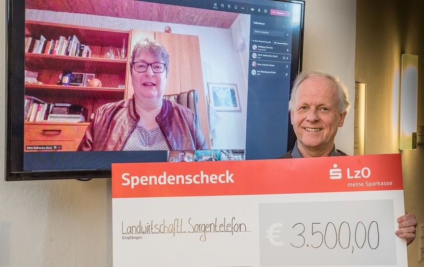 Virtuelle Spendenübergabe mit Hans-Joachim Harms, Direktor der Landwirtschaftskammer Niedersachsen (LWK), und LandFrauen-Vizepräsidentin Dörte Stellmacher.  Foto: Ehrecke/LWK