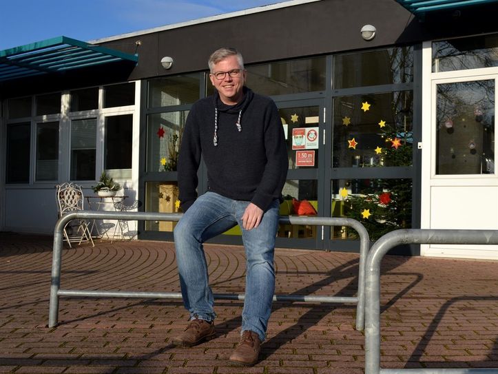 Den Start gemeistert: Seit knapp vier Monaten leitet Torsten Langwich die staatlich anerkannte Tagesbildungsstätte Helga-Leinung-Schule (HLS).  Foto: Lebenshilfe Bremervörde/Zeven