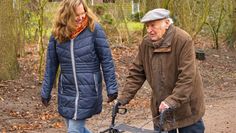 Sowohl die Senioren selbst als auch ihre Angehörigen legen größten Wert auf Professionalität, Vertrauenswürdigkeit und Zuverlässigkeit, wenn es um persönliche Unterstützung geht.
 Foto: djd/BDSAD/Marcel-H. Favretto