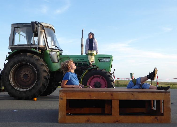 Auch in diesem Jahr möchte das Jugendtheater-Projekt „WildwuX“ mit einem Straßentheaterstück auf Tournee gehen.  Foto: eb