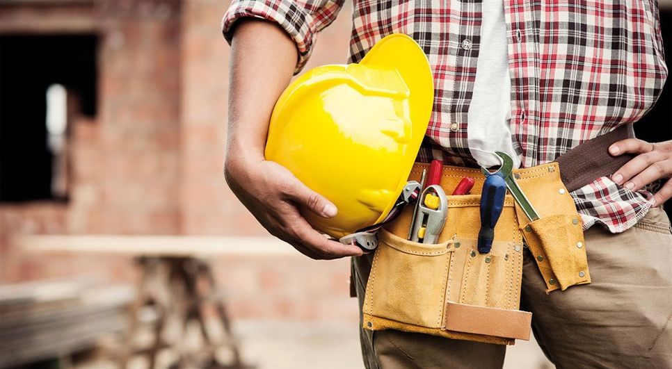 Wer nach einem Handwerker sucht, findet in seriösen Branchenverzeichnissen schnell und übersichtlich passende Betriebe. Foto: djd/Gelbe Seiten/iStock/gpointstudio