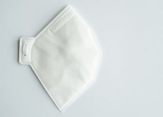 Wie geht man richtig mit FFP2-Masken um? Dr. Wolfgang Reuter erklärt, wie man die medizinischen Schutzmasen trägt, wie oft sie wiederverwendet werden können und wann man sie entsorgen sollte. Foto: ERGO