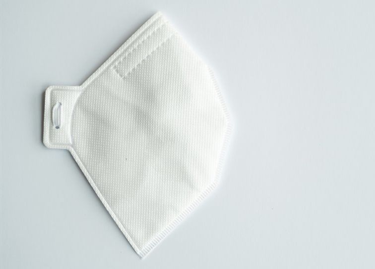 Wie geht man richtig mit FFP2-Masken um? Dr. Wolfgang Reuter erklärt, wie man die medizinischen Schutzmasen trägt, wie oft sie wiederverwendet werden können und wann man sie entsorgen sollte. Foto: ERGO