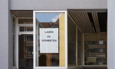 Dieses Bild sah man bereits vor Corona schon oft in Innenstädten. Sich im Lockdown z. B. für lokalen Online-Einkauf zu entscheiden, könnte helfen, dass die Krise den Innenstädten nicht den Rest gibt. Foto: adobestock/axelbueckert