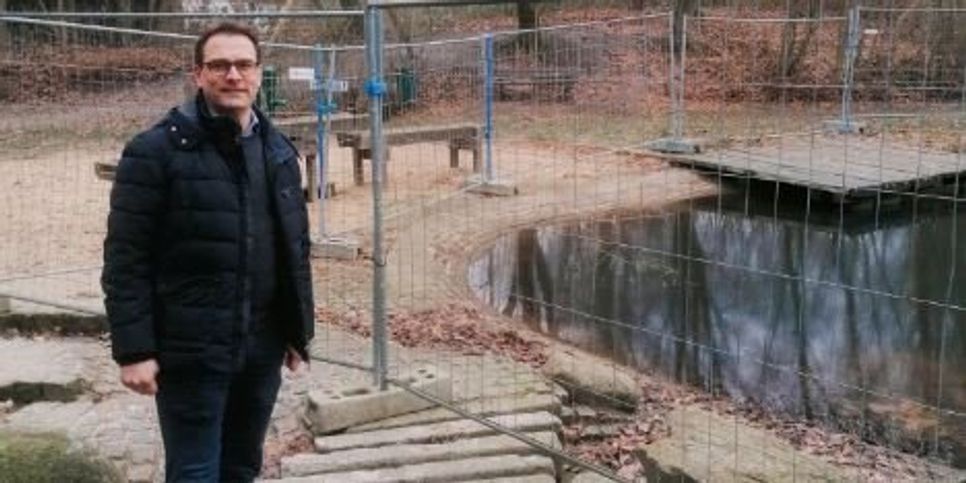 Bürgermeisterkandidat Stefan Imbusch setzt auf eine schnelle Wiedereröffnung des Wasserspielplatzes am Vörder See.  Foto: eb