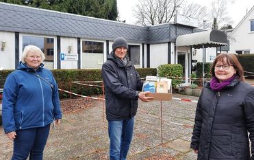 Drei Masken pro Person: Die Osterholzer Tafel bleibt noch geschlossen, verteilt aber FFP2-Masken an ihre Kund:innen. Foto: eb