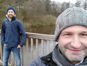 Kai Köser (vorne) beim Spaziergang durch Bremervörde. Der Stader kandidiert bei der kommenden Bundestagswahl für die SPD. Foto: eb