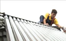 Anlagenmechaniker:innen SHK sind für die Energiewende unverzichtbar, denn Energieeffizienz und Ressourcenschonung lassen sich nur umsetzen, wenn die dafür notwendige Haustechnik geplant und montiert wird.  Foto: ZVSHK/txn