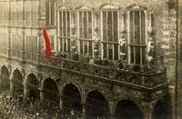 Verkündung der Machtübernahme des Arbeiter und Soldatenrates am 15. November 1918 am Bremer Rathaus.  Bild Wiki