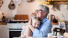 Gerade in Pandemie-Zeiten springen oft die Großeltern bei der Kinderbetreuung ein. Kinderbetreuungskosten sind absetzbar. Foto: Marina Andrejchenko - stock.adobe.com