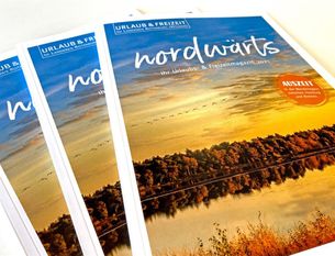 Das 118 Seiten starke und kostenlose Urlaubs- und Freizeitmagazin „nordwärts 2021“ ist ab sofort erhältlich.  Foto: TouROW