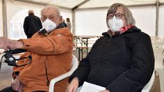 Zu den ersten Menschen, die in Zeven gegen das Coronavirus geimpft wurden, gehörten Erich und Erika Fink aus Tarmstedt.  Foto: eb