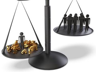 Geld regiert die Welt: Lobbyismus hilft dabei auf besonders intransparente Weise, bemängeln Kritiker:innen. Foto: AdobeStock/wetzkaz