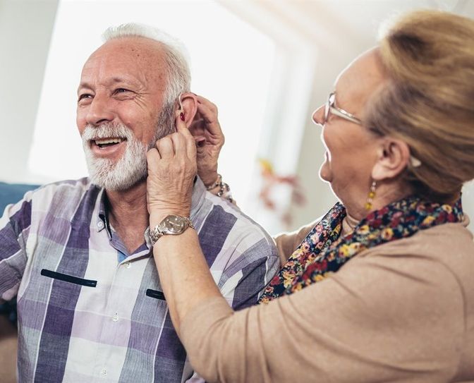 Gutes Hören ermöglicht die unbeschwerte Teilhabe am sozialen Leben.  Foto: Adobe stock/MandicJovan.