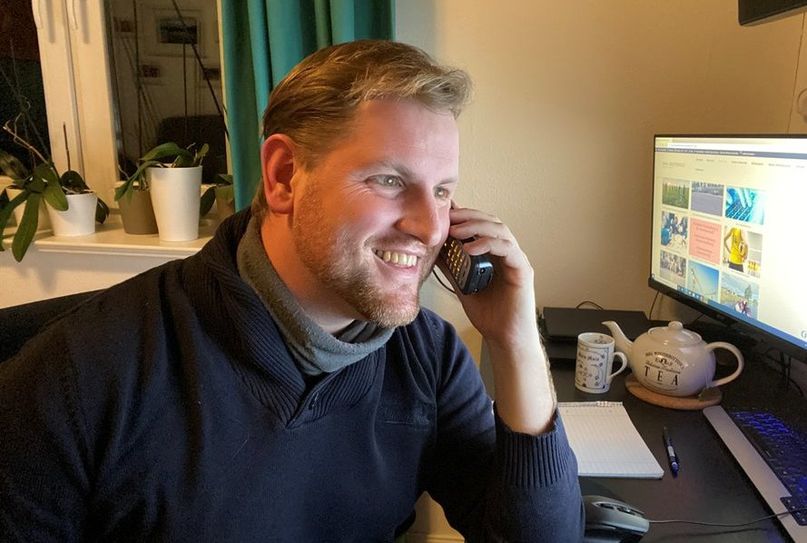 Marc Breitenfeld koordiniert den Fahr- und Begleitdienst.  Foto: eb