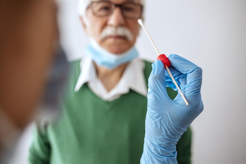 Zu den möglichen Anlaufstellen, die kostenlose Corona-Schnelltests anbieten können, zählen Artzpraxen, Zahnärzt:innen, Apotheken, medizinische Labore, Rettungs- und Hilfsorganisationen und private Anbieter:innen. Wer ein solches Angebot aufstellen möchte, kann sich beim Gesundheitsamt des Landkreises melden.   Foto: AdobeStock - Dragana Gordic